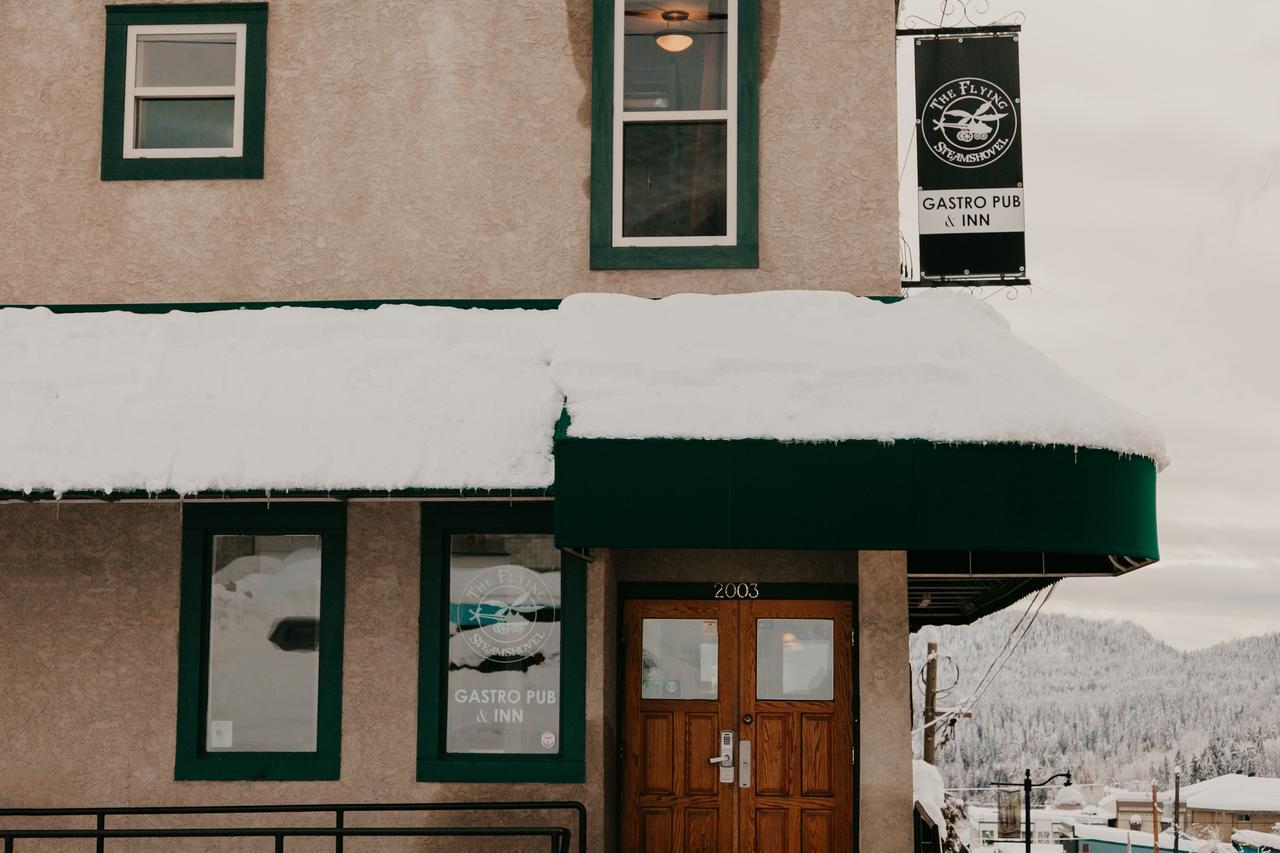 The Flying Steamshovel Inn Rossland Exterior photo
