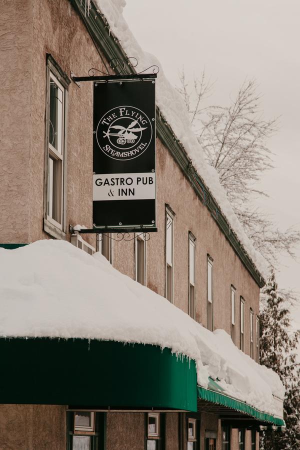 The Flying Steamshovel Inn Rossland Exterior photo